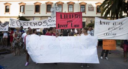 Concentración en defensa del director del colegio Salesianos detenido en Cádiz.