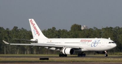 Fotografía de un avión de "AirEuropa". EFE/Archivo