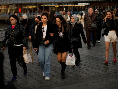 Ambiente en una calle de Estambul, este jueves.