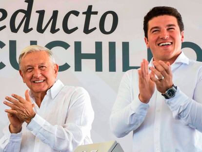 Andrés Manuel López Obrador junto a Samuel García, durante un acto en el poblado de China, en Nuevo León, el pasado 13 de septiembre.