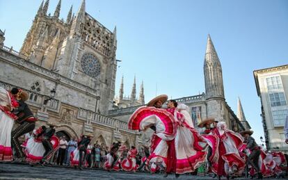 Espectáculo de danza en el Festival Internacional del Folclore Ciudad de Burgos.