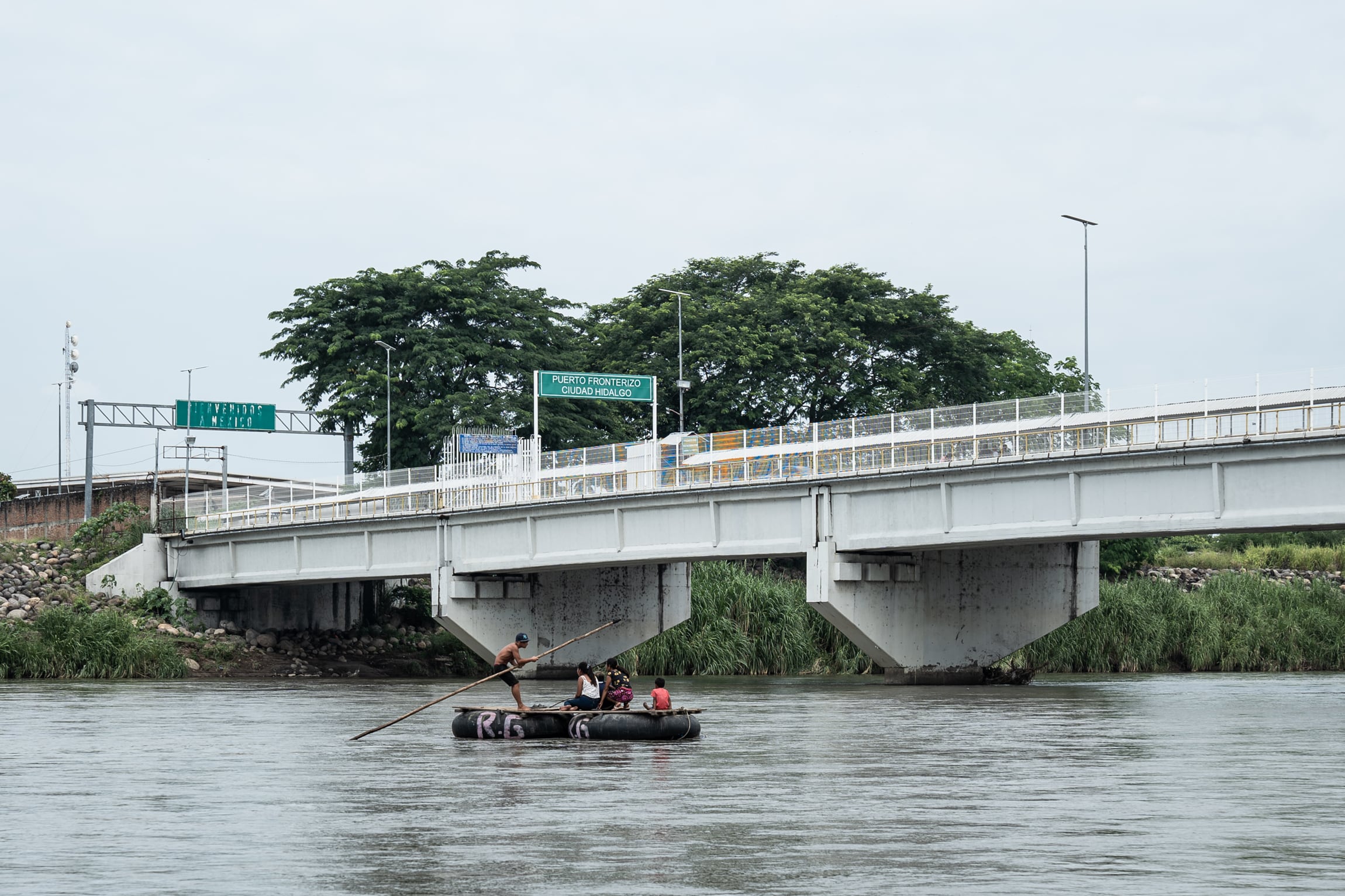 El puente Rodolfo Robles, el cual marca la frontera formal entre Guatemala y Mexico, el día 9 de octubre.