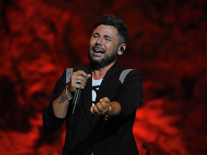 Miguel Poveda emocionó en el anfiteatro del Grec.