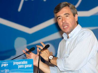 Ángel Acebes, durante su intervención en la escuela nacional de verano organizada por el PP en Islantilla (Huelva).