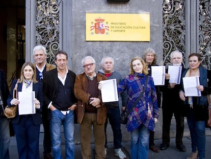 Artistas manifestándose en el Ministerio de Cultura el pasado noviembre.