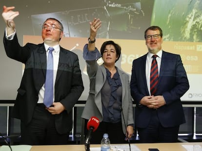 Juan Carlos Cort&eacute;s, director de Programas Internacionales del CDTI, Elena Pisonero, presidenta de HISPASAT y Xavier Lobao, jefe de la Divisi&oacute;n de Futuros Programas de la Agencia Europea del Espacio (ESA).