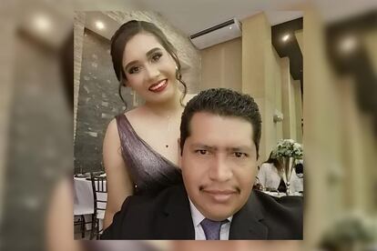 Antonio de la Cruz, periodista asesinado en Tamaulipas, fotografiado con su hija Cinthia, que falleció por heridas provocadas en el mismo ataque en el que asesinaron a su padre.