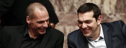 El ministro de finanzas griego, Yanis Varoufakis, junto al primer ministro, Alexis Tsipras.