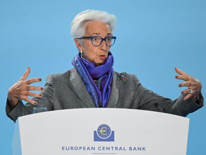 Christine Lagarde, presidenta del BCE, durante su intervención tras subir los tipos en diciembre pasado.