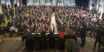 Asamblea de los trabajadores de Autobuses de Barcelona, que están negociando su convenio colectivo.