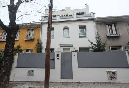 Fachada del chalé en la calle Andrés Bello donde vivieron Espinosa y Monasterio y también realizaron obras ilegales.