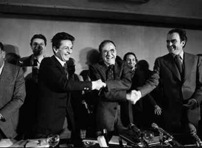 Los eurocomunistas Enrico Berlinguer, Santiago Carrillo y George Marchaise, en Madrid en marzo de 1977.
