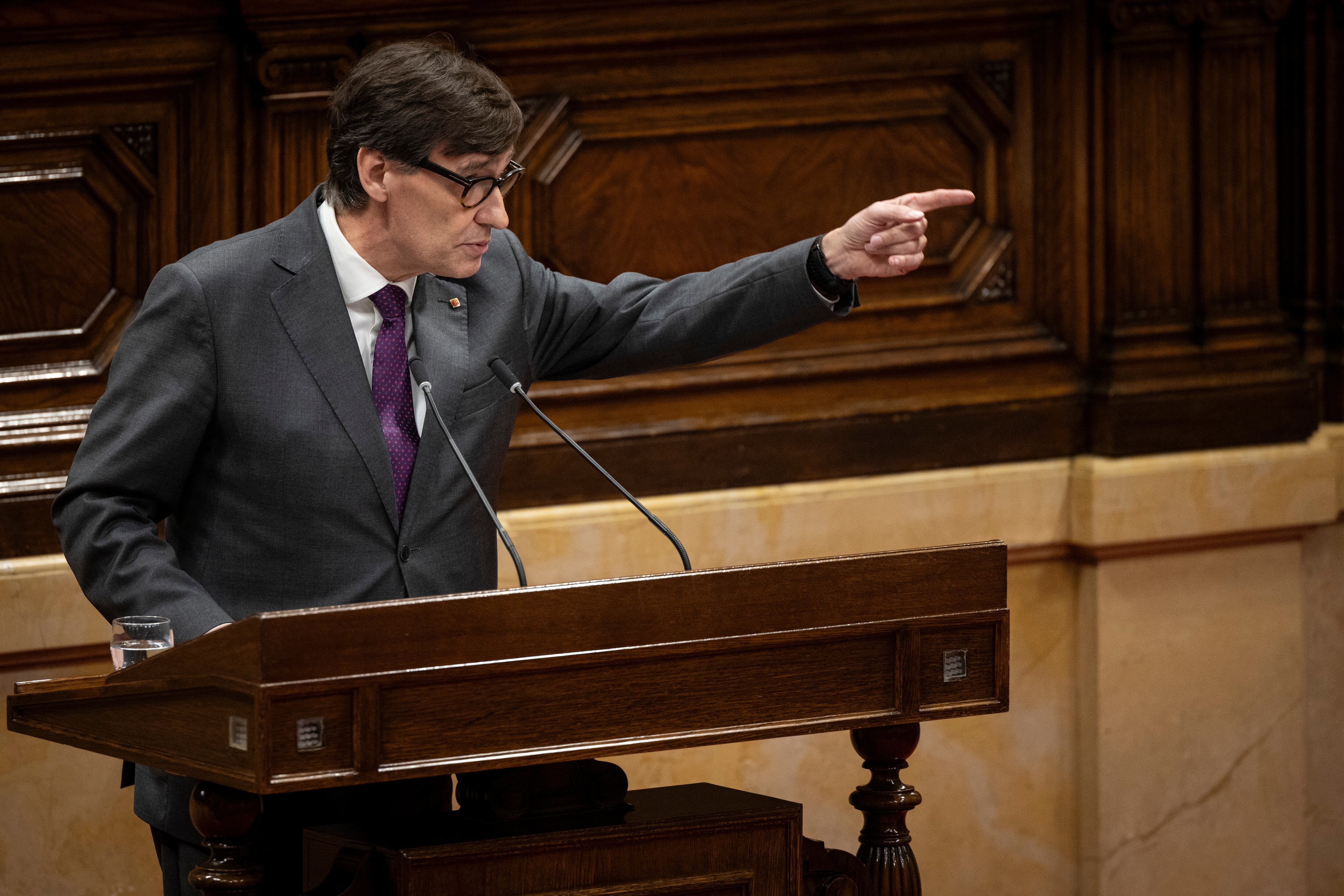 Comparecencia del presidente de La Generalitat de Cataluña Salvador Illa en el Parlament para informar sobre la situación economica de Cataluña bajo la petición de Junts.   Foto: Massimiliano Minocri