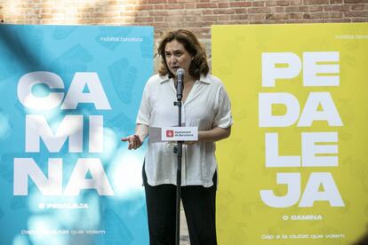 Ada Colau en la presentación del paquete de medidas de movilidad poscovid. Mientras para los defensores del vehículo privado la intervención restringe la libertad de elección del usuario entre las distintas maneras de movilidad, para algunos expertos, las restincciones del coche son incluso tibias. |