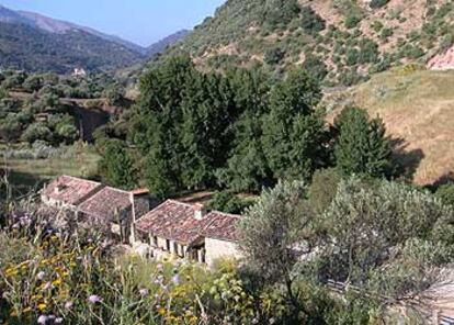 La Serranía de Ronda y la llamada cueva del Gato animan la estancia en el hotel.