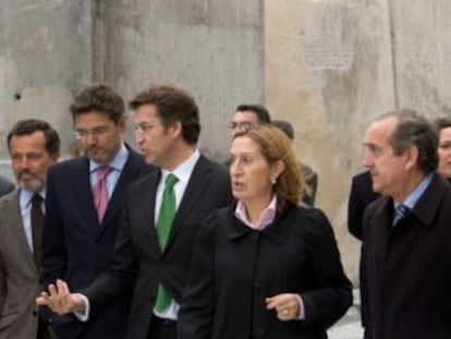 Pastor, junto a Feij&oacute;o y otras autoridades, en su visita de ayer.