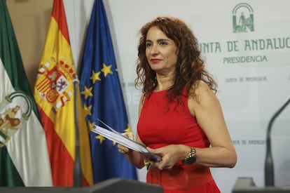 Montero es la cuota andaluza del Gobierno de Sánchez y todo un guiño a la presidenta de la Junta, Susana Díaz. La futura ministra de Hacienda afronta el reto de reformar la financiación autonómica y presentar próximamente el techo de gasto para el año que viene. Licenciada en Medicina ha sido hasta ahora la consejera de Hacienda y Administración Pública de la Junta de Andalucía. Entre 2004 y 2013 ocupó la consejería de Salud de la Junta.