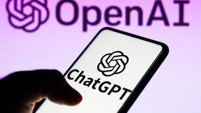 El logo de ChatGPT en un teléfono móvil