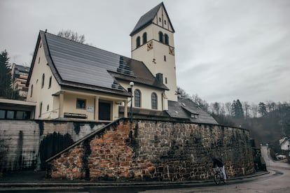 Iglesia vecinal en el pueblo de Schönau (Alemania), que intenta autoabastecerse con energía limpia.