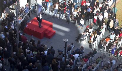 Toni Gaspar en un acto de primarias celebrado en la calle en Mislata el sábado día 22.