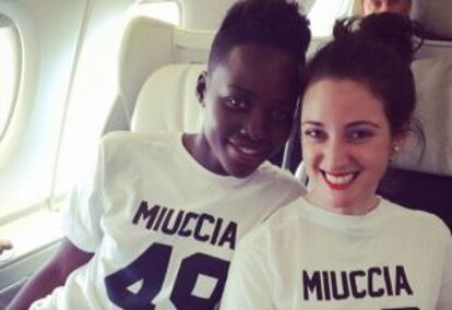 La actriz Lupita Nyong’o y su estilista, Micaela Erlanger.