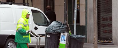 Empleado del servicio de la limpieza de Madrid.