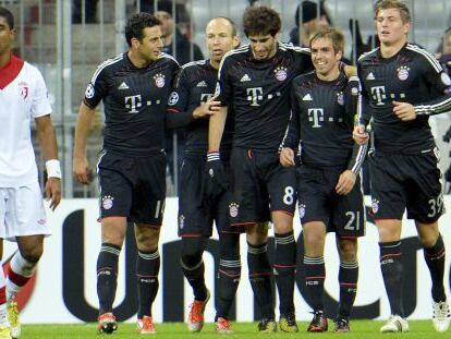 Los jugadores del Bayern celebran un gol ante el Lille.