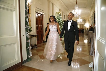 Un vestido de rosa cuarzo diseñado por Monique Lhuillier fue el elegido por Michelle Obama para el Kennedy Center Honours de 2014.