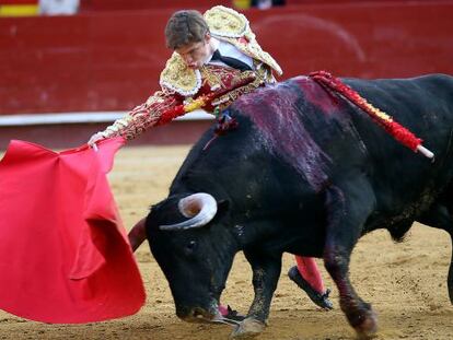 El Juli, en un momento de la faena a su primer toro.