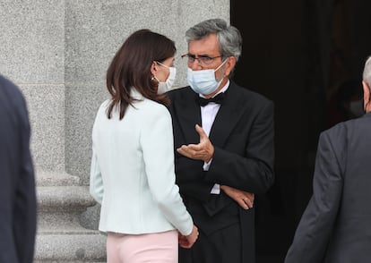 
Carlos Lesmes y Pilar Llop  conversan tras el acto de la apertura del Año Judicial. 