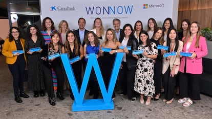 CaixaBank y Microsoft han galardonado a las 16 mejores estudiantes de grados universitarios científicos y técnicos de España con los Premios Wonnow. Estos galardones, que este año han alcanzado su sexta edición y han contado con 1.066 candidaturas, reconocen la excelencia femenina en grados universitarios STEM -Ciencias, Tecnología Ingeniería y Matemáticas-, con el objetivo de fomentar la diversidad y contribuir a reducir la brecha de género en estos sectores históricamente muy masculinizados.