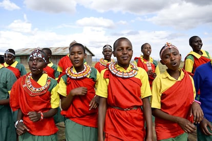 Las alumnas más jóvenes de la escuela primaria de Loosuk también son parte del club contra la MGF y así se preparan para decir no cuando les llegue el momento.