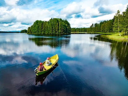 Pesca en un lago de Finlandia.