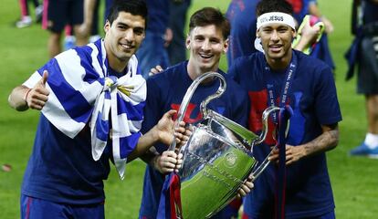 Suárez, Messi y Neymar, con el trofeo de la Liga de Campeones.