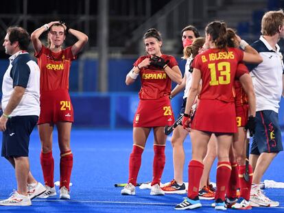 Las jugadoras y técnicos de la selección, tras perder por 'shoot out' en los cuartos de final ante Gran Bretaña.