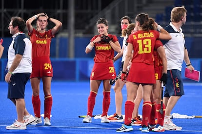 Las jugadoras y técnicos de la selección, tras perder por 'shoot out' en los cuartos de final ante Gran Bretaña.