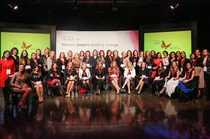 Foto de familia de las ganadoras de los premios Inspiralaw.