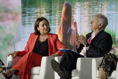 Pepa Bueno, directora de EL PAÍS, conversa con Felipe Larraín, exministro de Hacienda de Chile, durante el panel Perspectivas económicas de América Latina y El Caribe.