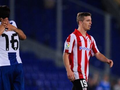 Víctor Sánchez y Javi López celebran uno de los goles ante Muniain. 