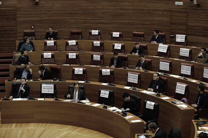 The premier of Valencia, Ximo Puig, next to the empty seat of deputy premier Mónica Oltra, who, like all other female members of the Spanish Socialist, Podemos and Compromís parties, participated in the 24 hour International Women’s Day strike.