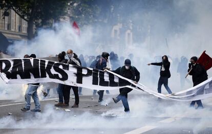 Hora y media después de comenzar, ya se habían registrado graves incidentes y enfrentamientos con la policía en la manifestación de París.