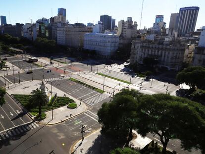 Vista de la avenida 9 de Julio, una de las arterias principales de Buenos Aires, en marzo de 2020.