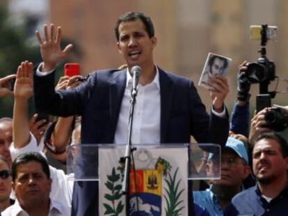 El jefe de la Asamblea Nacional, de 35 años, se declara presidente encargado de Venezuela