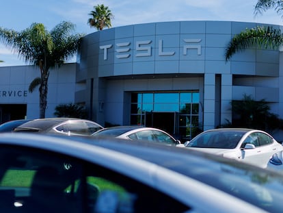 Una tienda de Tesla en Costa Mesa (California).