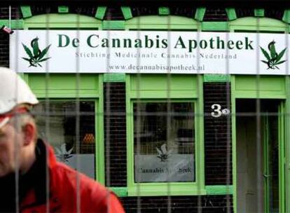 En la localidad holandesa de Groningen se ha abierto la primera farmacia que vende cannabis con fines terapéuticos y a precios económicos, para tratar a los enfermos crónicos.