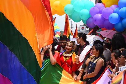 Monika Shahi Nath participa en un desfile del Orgullo Gay en Katmand.