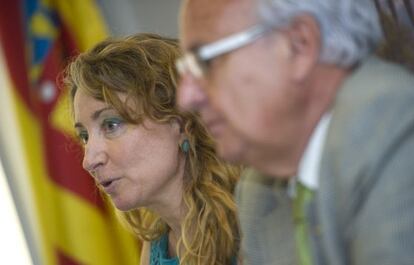 La presidenta de los médicos de Valencia, Mercedes Hurtado, durante la rueda de prensa.
