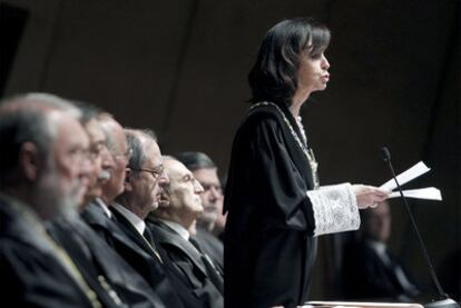 La presidenta del Tribunal Constitucional, durante su discurso en la toma de posesión de los nuevos magistrados.