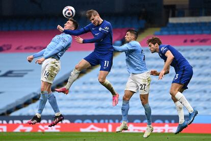 Laporte y Werner disputan un balón en el último encuentro disputado entre el Manchester City y el Chelsea, los dos finalistas de la Champions.