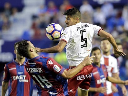 Aguilera, del Huesca, que jugar&aacute; la promoci&oacute;n de ascenso, ante V&iacute;ctor.